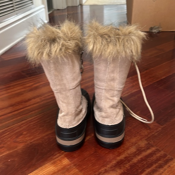 Rugged Exposure Thermolite lines women’s snow Boots. Never worn. Size 7 - Picture 2 of 6